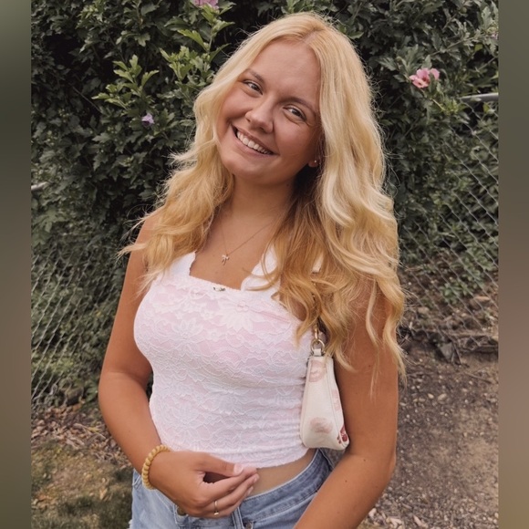 Meet your Posher, Emily - Picture 5 of 7